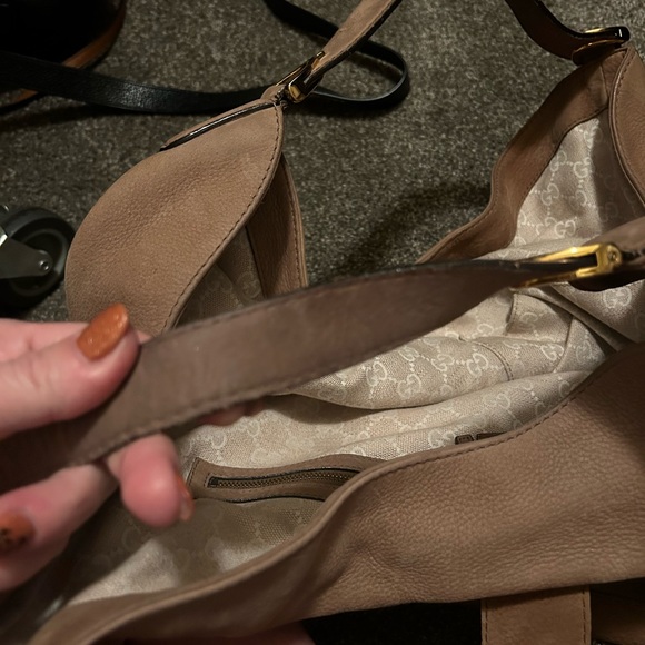 Gucci Vintage Leather Stirrup Hobo - Picture 10 of 16